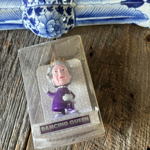 Holiday Royal London Bits & Bobs - Picture 10 of 10